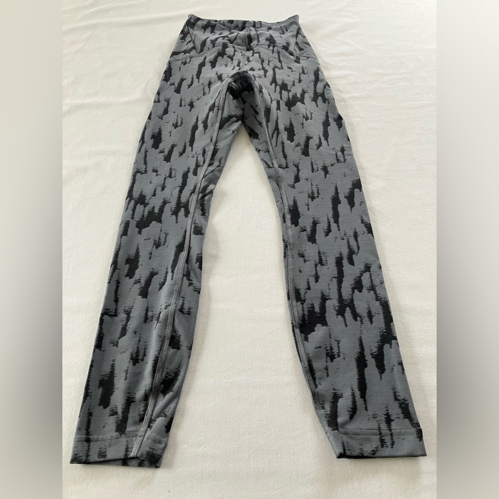 Lululemon InStill High-Rise Tight 25" Size 0 3D Camo Jacquard Asphalt Gray Black - Picture 6 of 16